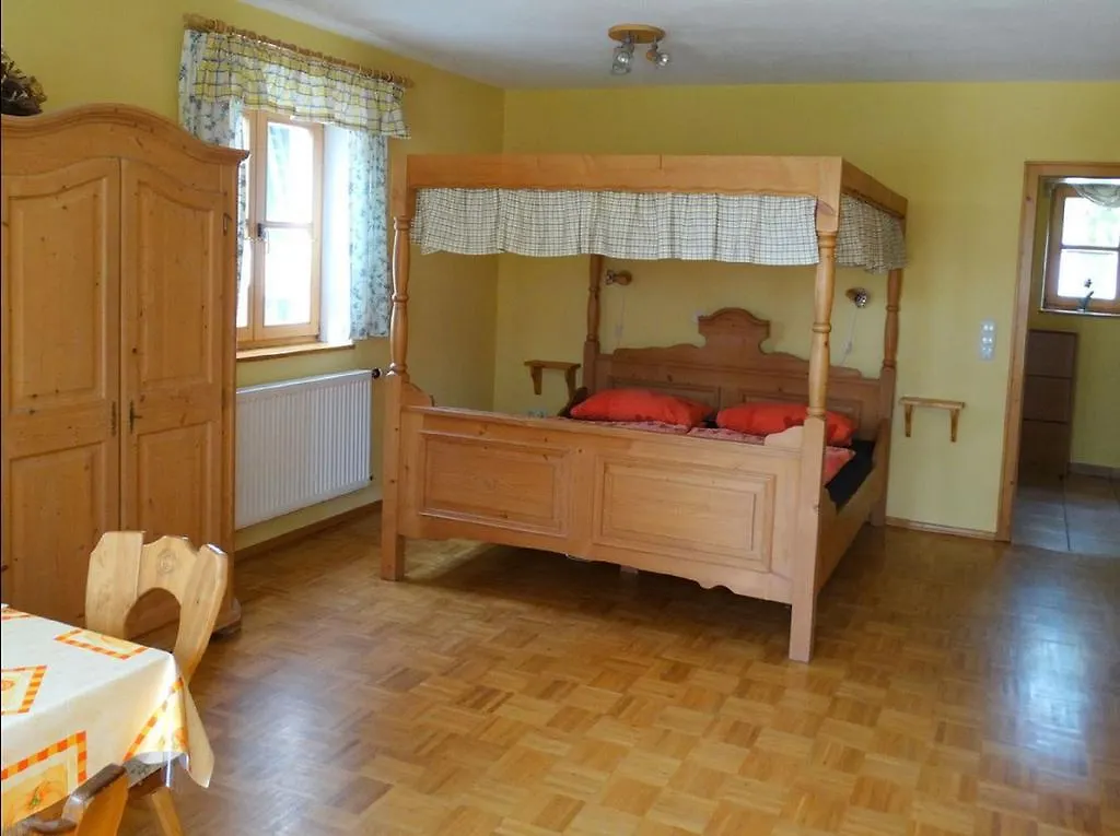 Schwarz-Hof Apartment Plossberg