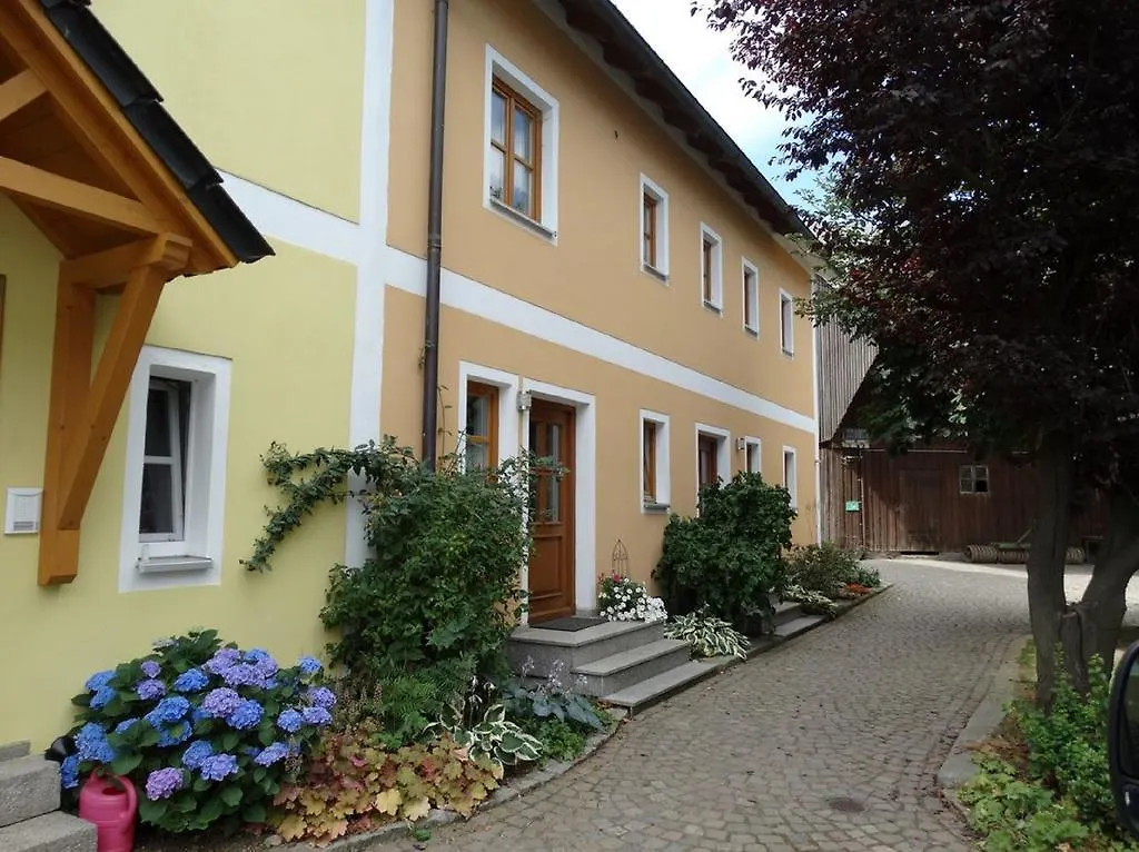 Schwarz-Hof Apartment Plossberg